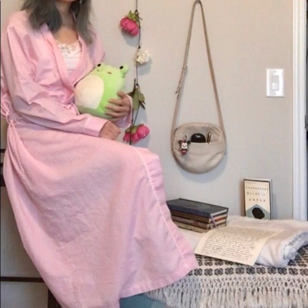 Pink Carbnet Robe - Picture 4 of 4